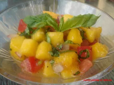 Salade de tomates et mangues fraîches